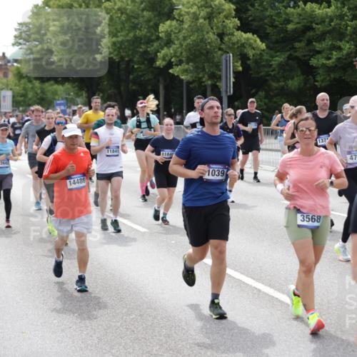 29.06.2025 - hella hamburg halbmarathon Jannik Wohlers http://msf.ph/oto/8339666 29.06.2025 10:41:39 Lombardsbrücke 1039, 1648, 1752, 2145, 2523, 2974, 3276, 3326, 3459, 3460, 3568, 4329, 4735, 4736, 4885, 5671, 6136, 6137, 6153, 6430, 6436, 6837, 6846, 7357, 7955, 8014, 8908, 9008, 9223, 9467, 10027, 10623, 11017, 11024, 11207, 11617, 11659, 11840, 11841, 12162, 12682, 12715, 12725, 12801, 12802, 13205, 13715, 14129, 14158, 14381, 14486, 14530, 14929, 15311, 16743, 17423, 17541, 18137, 18940 meine-sportfotos.de