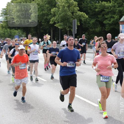 29.06.2025 - hella hamburg halbmarathon Jannik Wohlers http://msf.ph/oto/8339674 29.06.2025 10:41:40 Lombardsbrücke 1039, 1648, 1752, 2145, 2523, 2974, 3276, 3326, 3459, 3460, 3568, 4329, 4735, 4736, 4885, 5671, 6136, 6137, 6153, 6430, 6436, 6837, 6846, 6917, 7357, 8014, 8908, 9008, 9223, 9467, 10027, 10623, 10734, 11017, 11024, 11207, 11617, 11659, 11840, 11841, 12162, 12682, 12715, 12725, 12801, 12802, 13205, 13715, 14129, 14158, 14381, 14486, 14530, 15311, 16743, 17423, 17541, 18137, 18940 meine-sportfotos.de