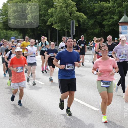 29.06.2025 - hella hamburg halbmarathon Jannik Wohlers http://msf.ph/oto/8339689 29.06.2025 10:41:40 Lombardsbrücke 1039, 1648, 1752, 2145, 2523, 2974, 3276, 3326, 3459, 3460, 3568, 4329, 4735, 4736, 4885, 5671, 6136, 6137, 6153, 6430, 6436, 6837, 6846, 6917, 7357, 8014, 8908, 9008, 9223, 9467, 10027, 10623, 10734, 11017, 11024, 11207, 11617, 11659, 11840, 11841, 12162, 12682, 12715, 12725, 12801, 12802, 13205, 13715, 14129, 14158, 14381, 14486, 14530, 15311, 16743, 17423, 17541, 18137, 18940 meine-sportfotos.de