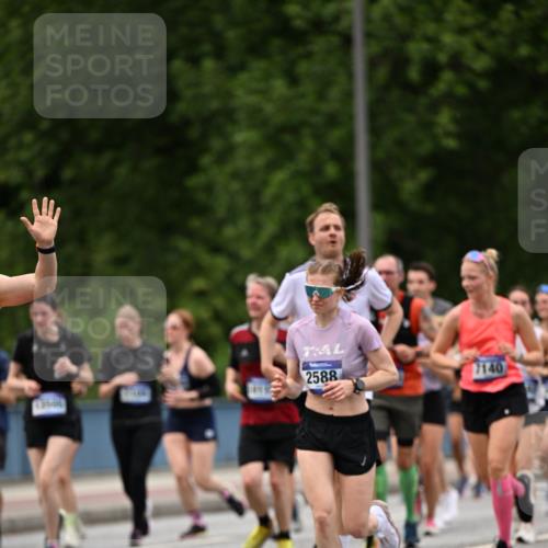 29.06.2025 - hella hamburg halbmarathon Dr. Thomas Lammeyer http://msf.ph/oto/8339702 29.06.2025 10:40:15 Kennedybrücke 1036, 1102, 1183, 1284, 1336, 1717, 2352, 2588, 2827, 3243, 3741, 3990, 4413, 4902, 5012, 5240, 5531, 6021, 6381, 6845, 6896, 7111, 7275, 7927, 8356, 8947, 10047, 10119, 10336, 10341, 10567, 11010, 11187, 11198 meine-sportfotos.de