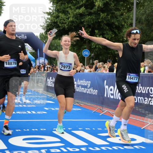 29.06.2025 - hella hamburg halbmarathon Strokosch-Dieckow http://msf.ph/oto/8339709 29.06.2025 10:53:55 Ziel 1151, 1706, 1815, 1870, 2432, 3096, 6260, 6356, 6374, 6481, 7395, 7918, 7973, 8394, 9032, 9922, 10891, 11789, 12413, 13032, 13869, 14026, 14175, 15502, 16477, 16538, 17348, 18308, 18418, 18487, 18759, 18831, 18879, 18915, 19177 meine-sportfotos.de