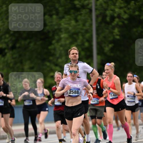 29.06.2025 - hella hamburg halbmarathon Dr. Thomas Lammeyer http://msf.ph/oto/8339730 29.06.2025 10:40:16 Kennedybrücke 1036, 1102, 1183, 1284, 1336, 1717, 2352, 2588, 2827, 3243, 3741, 3990, 4413, 4902, 4937, 5012, 5240, 5531, 6021, 6381, 6845, 6896, 7111, 7275, 7927, 8356, 8947, 10047, 10119, 10336, 10341, 10567, 11010, 11187, 11198 meine-sportfotos.de
