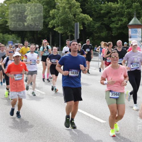29.06.2025 - hella hamburg halbmarathon Jannik Wohlers http://msf.ph/oto/8339736 29.06.2025 10:41:40 Lombardsbrücke 1039, 1648, 1752, 2145, 2523, 2974, 3276, 3326, 3459, 3460, 3568, 4329, 4735, 4736, 4885, 5671, 6136, 6137, 6153, 6430, 6436, 6837, 6846, 6917, 7357, 8014, 8908, 9008, 9223, 9467, 10027, 10623, 10734, 11017, 11024, 11207, 11617, 11659, 11840, 11841, 12162, 12682, 12715, 12725, 12801, 12802, 13205, 13715, 14129, 14158, 14381, 14486, 14530, 15311, 16743, 17423, 17541, 18137, 18940 meine-sportfotos.de