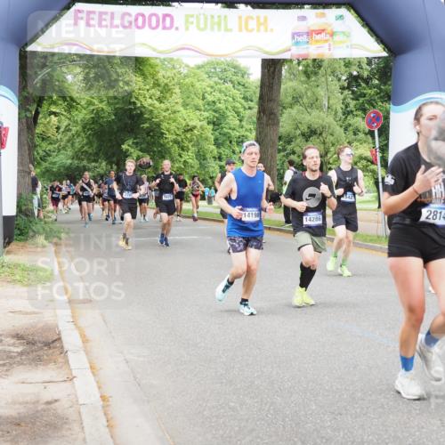 29.06.2025 - hella hamburg halbmarathon MichiJ http://msf.ph/oto/8339739 29.06.2025 10:39:48 Zwischen KM18-KM19 1657, 2814, 5008, 5020, 5093, 6198, 7383, 9145, 12519, 14198, 14286, 15427 meine-sportfotos.de