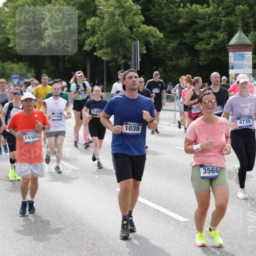 29.06.2025 - hella hamburg halbmarathon Jannik Wohlers http://msf.ph/oto/8339756 29.06.2025 10:41:40 Lombardsbrücke 1039, 1648, 1752, 2145, 2523, 2974, 3276, 3326, 3459, 3460, 3568, 4329, 4735, 4736, 4885, 5671, 6136, 6137, 6153, 6430, 6436, 6837, 6846, 6917, 7357, 8014, 8908, 9008, 9223, 9467, 10027, 10623, 10734, 11017, 11024, 11207, 11617, 11659, 11840, 11841, 12162, 12682, 12715, 12725, 12801, 12802, 13205, 13715, 14129, 14158, 14381, 14486, 14530, 15311, 16743, 17423, 17541, 18137, 18940 meine-sportfotos.de