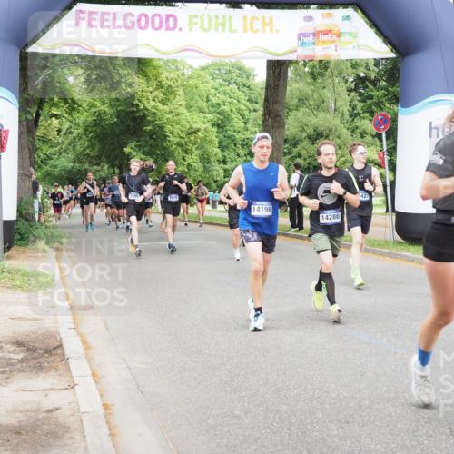 29.06.2025 - hella hamburg halbmarathon MichiJ http://msf.ph/oto/8339765 29.06.2025 10:39:48 Zwischen KM18-KM19 1657, 2814, 5008, 5020, 5093, 6198, 7383, 9145, 12519, 14198, 14286, 15427 meine-sportfotos.de