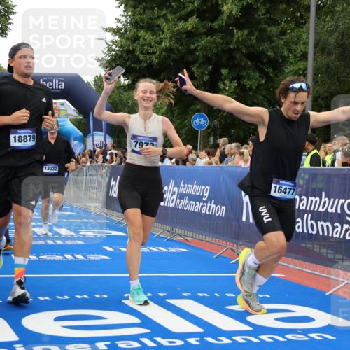 29.06.2025 - hella hamburg halbmarathon Strokosch-Dieckow http://msf.ph/oto/8339769 29.06.2025 10:53:55 Ziel 1151, 1706, 1815, 1870, 2432, 3096, 6260, 6356, 6374, 6481, 7395, 7918, 7973, 8394, 9032, 9922, 10891, 11789, 12413, 13032, 13869, 14026, 14175, 15502, 16477, 16538, 17348, 18308, 18418, 18487, 18759, 18831, 18879, 18915, 19177 meine-sportfotos.de