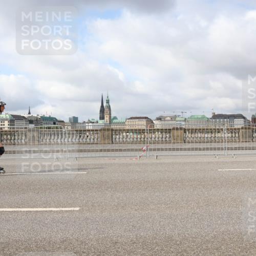 29.06.2025 - hella hamburg halbmarathon Lena Gebhardt http://msf.ph/oto/8339780 29.06.2025 09:09:05 Lombardsbrücke 361 meine-sportfotos.de