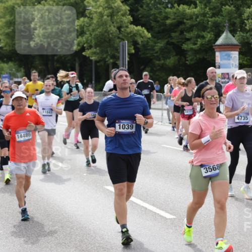 29.06.2025 - hella hamburg halbmarathon Jannik Wohlers http://msf.ph/oto/8339790 29.06.2025 10:41:40 Lombardsbrücke 1039, 1648, 1752, 2145, 2523, 2974, 3276, 3326, 3459, 3460, 3568, 4329, 4735, 4736, 4885, 5671, 6136, 6137, 6153, 6430, 6436, 6837, 6846, 6917, 7357, 8014, 8908, 9008, 9223, 9467, 10027, 10623, 10734, 11017, 11024, 11207, 11617, 11659, 11840, 11841, 12162, 12682, 12715, 12725, 12801, 12802, 13205, 13715, 14129, 14158, 14381, 14486, 14530, 15311, 16743, 17423, 17541, 18137, 18940 meine-sportfotos.de
