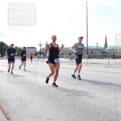 29.06.2025 - hella hamburg halbmarathon Lena Gebhardt http://msf.ph/oto/8339794 29.06.2025 10:13:25 Lombardsbrücke 1747, 13331, 17474, 1859, 7346, 1007, 1747, 1859, 2055, 2721, 2904, 2942, 2961, 3218, 3360, 3728, 3729, 4187, 4795, 4950, 5232, 5546, 6026, 6489, 6717, 6724, 7346, 7446, 7447, 7460, 7873, 7913, 8279, 8398, 8405, 8913, 9128, 9141, 9527, 9612, 10402, 12492, 12928, 12929, 13331, 13928, 14404, 15663, 15922, 16030, 16255, 16437, 16491, 17472, 17474, 17699, 17988, 18048, 18222, 18231, 18320, 18732 meine-sportfotos.de