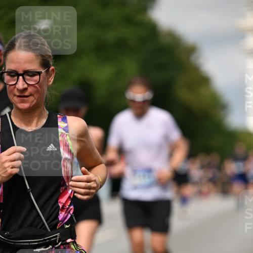 29.06.2025 - hella hamburg halbmarathon Dr. Thomas Lammeyer http://msf.ph/oto/8339797 29.06.2025 10:17:59 Kennedybrücke 1406, 1747, 2891, 3939, 4032, 4795, 4962, 5631, 5719, 6089, 7462, 7802, 7913, 8001, 8673, 9141, 9631, 9845, 9886, 10442, 10443, 11355 meine-sportfotos.de