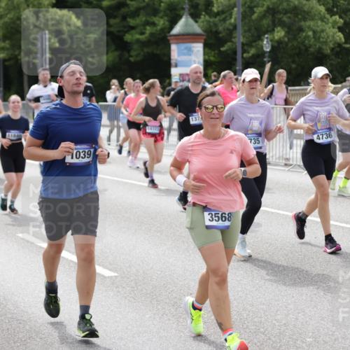 29.06.2025 - hella hamburg halbmarathon Jannik Wohlers http://msf.ph/oto/8339803 29.06.2025 10:41:40 Lombardsbrücke 1039, 1648, 1752, 2145, 2523, 2974, 3276, 3326, 3459, 3460, 3568, 4329, 4735, 4736, 4885, 5671, 6136, 6137, 6153, 6430, 6436, 6837, 6846, 6917, 7357, 8014, 8908, 9008, 9223, 9467, 10027, 10623, 10734, 11017, 11024, 11207, 11617, 11659, 11840, 11841, 12162, 12682, 12715, 12725, 12801, 12802, 13205, 13715, 14129, 14158, 14381, 14486, 14530, 15311, 16743, 17423, 17541, 18137, 18940 meine-sportfotos.de