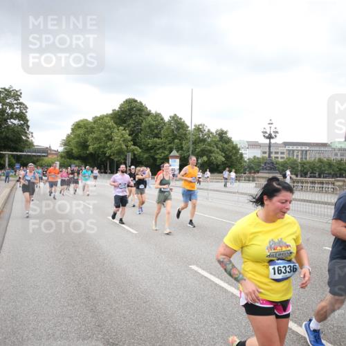 29.06.2025 - hella hamburg halbmarathon Jannik Wohlers http://msf.ph/oto/8339838 29.06.2025 10:55:28 Lombardsbrücke 2793, 3101, 3244, 3268, 4265, 4470, 4473, 4896, 5220, 5222, 5306, 5575, 5994, 6055, 6056, 6113, 6257, 6594, 7516, 7969, 8110, 8527, 8532, 8533, 8648, 9548, 9861, 9865, 9956, 10436, 10438, 10449, 10593, 10640, 11903, 11962, 11963, 12267, 12695, 13055, 13504, 13627, 14124, 14221, 14492, 15116, 15199, 15289, 15763, 15764, 16336, 16413, 16651, 16768, 16926, 17038, 17039, 17168, 17392, 18195, 18329, 18907 meine-sportfotos.de