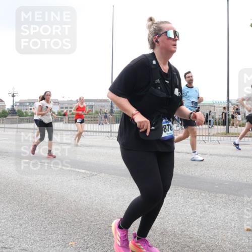 29.06.2025 - hella hamburg halbmarathon Lena Gebhardt http://msf.ph/oto/8339844 29.06.2025 10:47:42 Lombardsbrücke 11455, 1434, 2882, 878, 1045, 1246, 1392, 1434, 1463, 1523, 1618, 1639, 1704, 1926, 2148, 2197, 2407, 2491, 2545, 2704, 2790, 2882, 2994, 3049, 3339, 4037, 4184, 4325, 4423, 4806, 4856, 4895, 4974, 4975, 5621, 5622, 5886, 5895, 6255, 6256, 6879, 6995, 7240, 7403, 7427, 7630, 7631, 7970, 8077, 8105, 8270, 8310, 8550, 8774, 8915, 8953, 9018, 9687, 9696, 9697, 10658, 10991, 11351, 11458, 11730, 11738, 11802, 11909, 12431 meine-sportfotos.de