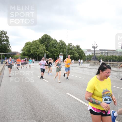 29.06.2025 - hella hamburg halbmarathon Jannik Wohlers http://msf.ph/oto/8339845 29.06.2025 10:55:28 Lombardsbrücke 2793, 3101, 3244, 3268, 4265, 4470, 4473, 4896, 5220, 5222, 5306, 5575, 5994, 6055, 6056, 6113, 6257, 6594, 7516, 7969, 8110, 8527, 8532, 8533, 8648, 9548, 9861, 9865, 9956, 10436, 10438, 10449, 10593, 10640, 11903, 11962, 11963, 12267, 12695, 13055, 13504, 13627, 14124, 14221, 14492, 15116, 15199, 15289, 15763, 15764, 16336, 16413, 16651, 16768, 16926, 17038, 17039, 17168, 17392, 18195, 18329, 18907 meine-sportfotos.de