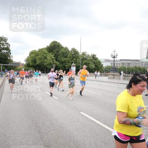 29.06.2025 - hella hamburg halbmarathon Jannik Wohlers http://msf.ph/oto/8339853 29.06.2025 10:55:28 Lombardsbrücke 2793, 3101, 3244, 3268, 4265, 4470, 4473, 4896, 5220, 5222, 5306, 5575, 5994, 6055, 6056, 6113, 6257, 6594, 7516, 7969, 8110, 8527, 8532, 8533, 8648, 9548, 9861, 9865, 9956, 10436, 10438, 10449, 10593, 10640, 11903, 11962, 11963, 12267, 12695, 13055, 13504, 13627, 14124, 14221, 14492, 15116, 15199, 15289, 15763, 15764, 16336, 16413, 16651, 16768, 16926, 17038, 17039, 17168, 17392, 18195, 18329, 18907 meine-sportfotos.de