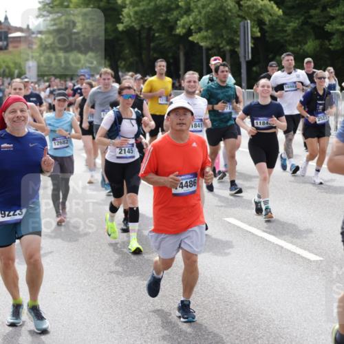 29.06.2025 - hella hamburg halbmarathon Jannik Wohlers http://msf.ph/oto/8339868 29.06.2025 10:41:41 Lombardsbrücke 1039, 1648, 1752, 2145, 2523, 2974, 3276, 3326, 3459, 3460, 3568, 4329, 4735, 4736, 4885, 5671, 6136, 6137, 6153, 6430, 6436, 6837, 6846, 6917, 7357, 8014, 8908, 9008, 9223, 10027, 10623, 10734, 11017, 11024, 11207, 11464, 11617, 11659, 11840, 11841, 12162, 12682, 12715, 12725, 12801, 12802, 13205, 13715, 14129, 14158, 14381, 14486, 14530, 15311, 16743, 17423, 17541, 18137, 18940 meine-sportfotos.de