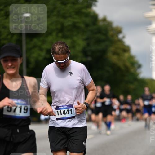 29.06.2025 - hella hamburg halbmarathon Dr. Thomas Lammeyer http://msf.ph/oto/8339870 29.06.2025 10:17:59 Kennedybrücke 1406, 1747, 2891, 3939, 4032, 4795, 4962, 5631, 5719, 6089, 7462, 7802, 7913, 8001, 8673, 9141, 9631, 9845, 9886, 10442, 10443, 11355 meine-sportfotos.de