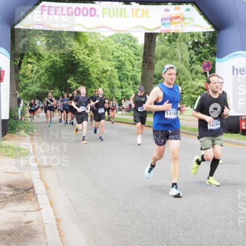 29.06.2025 - hella hamburg halbmarathon MichiJ http://msf.ph/oto/8339874 29.06.2025 10:39:48 Zwischen KM18-KM19 1657, 2814, 5008, 5020, 5093, 6198, 7383, 9145, 12519, 14198, 14286, 15427 meine-sportfotos.de
