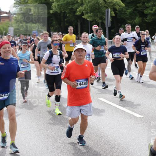 29.06.2025 - hella hamburg halbmarathon Jannik Wohlers http://msf.ph/oto/8339881 29.06.2025 10:41:41 Lombardsbrücke 1039, 1648, 1752, 2145, 2523, 2974, 3276, 3326, 3459, 3460, 3568, 4329, 4735, 4736, 4885, 5671, 6136, 6137, 6153, 6430, 6436, 6837, 6846, 6917, 7357, 8014, 8908, 9008, 9223, 10027, 10623, 10734, 11017, 11024, 11207, 11464, 11617, 11659, 11840, 11841, 12162, 12682, 12715, 12725, 12801, 12802, 13205, 13715, 14129, 14158, 14381, 14486, 14530, 15311, 16743, 17423, 17541, 18137, 18940 meine-sportfotos.de