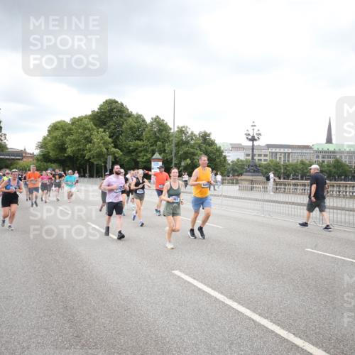 29.06.2025 - hella hamburg halbmarathon Jannik Wohlers http://msf.ph/oto/8339919 29.06.2025 10:55:29 Lombardsbrücke 2793, 3101, 3268, 4265, 4470, 4473, 4896, 5220, 5222, 5306, 5575, 5994, 6055, 6056, 6113, 6257, 6494, 6594, 7516, 7616, 7969, 8110, 8532, 8533, 8648, 9548, 9838, 9861, 9865, 9956, 10436, 10438, 10449, 10593, 10640, 11903, 11962, 11963, 12267, 12695, 13055, 13504, 13627, 14124, 14221, 14492, 15116, 15199, 15289, 15763, 15764, 16336, 16413, 16651, 16768, 16926, 16960, 17038, 17039, 17168, 17392, 18195, 18329, 18907 meine-sportfotos.de
