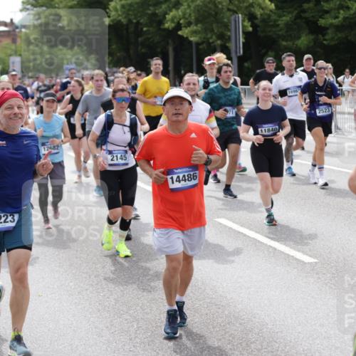 29.06.2025 - hella hamburg halbmarathon Jannik Wohlers http://msf.ph/oto/8339923 29.06.2025 10:41:41 Lombardsbrücke 1039, 1648, 1752, 2145, 2523, 2974, 3276, 3326, 3459, 3460, 3568, 4329, 4735, 4736, 4885, 5671, 6136, 6137, 6153, 6430, 6436, 6837, 6846, 6917, 7357, 8014, 8908, 9008, 9223, 10027, 10623, 10734, 11017, 11024, 11207, 11464, 11617, 11659, 11840, 11841, 12162, 12682, 12715, 12725, 12801, 12802, 13205, 13715, 14129, 14158, 14381, 14486, 14530, 15311, 16743, 17423, 17541, 18137, 18940 meine-sportfotos.de