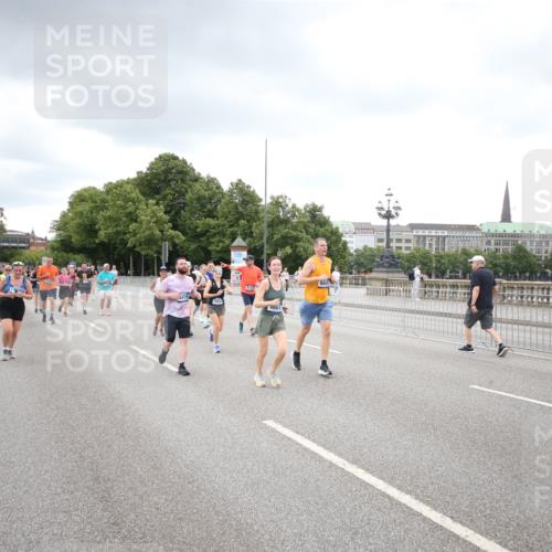 29.06.2025 - hella hamburg halbmarathon Jannik Wohlers http://msf.ph/oto/8339936 29.06.2025 10:55:29 Lombardsbrücke 2793, 3101, 3268, 4265, 4470, 4473, 4896, 5220, 5222, 5306, 5575, 5994, 6055, 6056, 6113, 6257, 6494, 6594, 7516, 7616, 7969, 8110, 8532, 8533, 8648, 9548, 9838, 9861, 9865, 9956, 10436, 10438, 10449, 10593, 10640, 11903, 11962, 11963, 12267, 12695, 13055, 13504, 13627, 14124, 14221, 14492, 15116, 15199, 15289, 15763, 15764, 16336, 16413, 16651, 16768, 16926, 16960, 17038, 17039, 17168, 17392, 18195, 18329, 18907 meine-sportfotos.de