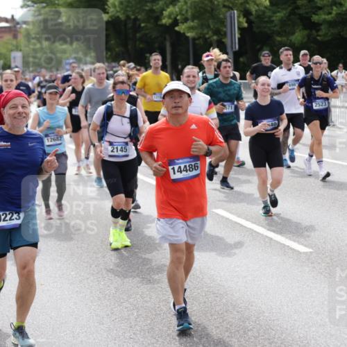 29.06.2025 - hella hamburg halbmarathon Jannik Wohlers http://msf.ph/oto/8339942 29.06.2025 10:41:41 Lombardsbrücke 1039, 1648, 1752, 2145, 2523, 2974, 3276, 3326, 3459, 3460, 3568, 4329, 4735, 4736, 4885, 5671, 6136, 6137, 6153, 6430, 6436, 6837, 6846, 6917, 7357, 8014, 8908, 9008, 9223, 10027, 10623, 10734, 11017, 11024, 11207, 11464, 11617, 11659, 11840, 11841, 12162, 12682, 12715, 12725, 12801, 12802, 13205, 13715, 14129, 14158, 14381, 14486, 14530, 15311, 16743, 17423, 17541, 18137, 18940 meine-sportfotos.de