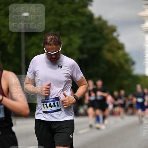 29.06.2025 - hella hamburg halbmarathon Dr. Thomas Lammeyer http://msf.ph/oto/8339973 29.06.2025 10:18:00 Kennedybrücke 1406, 1747, 2891, 3939, 4032, 4795, 4962, 5631, 5719, 6089, 7462, 7802, 8001, 8673, 9141, 9845, 9886, 10442, 10443, 11355 meine-sportfotos.de