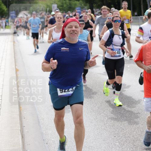 29.06.2025 - hella hamburg halbmarathon Jannik Wohlers http://msf.ph/oto/8339995 29.06.2025 10:41:42 Lombardsbrücke 1039, 1752, 2145, 2523, 2974, 3276, 3326, 3459, 3460, 3568, 4329, 4735, 4736, 4885, 5419, 5671, 6136, 6137, 6153, 6430, 6436, 6837, 6846, 6917, 7357, 8014, 8908, 9008, 9223, 9370, 10027, 10623, 10734, 11017, 11024, 11074, 11075, 11207, 11464, 11468, 11617, 11659, 11840, 11841, 12162, 12682, 12715, 12725, 12801, 12802, 13205, 13715, 14129, 14158, 14381, 14486, 14530, 15155, 15311, 16743, 17423, 17541, 18137 meine-sportfotos.de