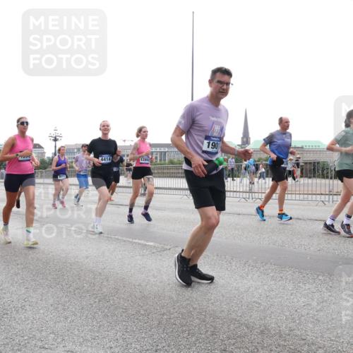 29.06.2025 - hella hamburg halbmarathon Lena Gebhardt http://msf.ph/oto/8340008 29.06.2025 10:38:14 Lombardsbrücke 9350, 16658, 8615, 4414, 12892, 190, 1196, 1394, 1457, 1578, 1596, 1721, 1742, 1791, 1799, 1901, 1966, 1985, 2113, 2151, 2498, 2786, 3010, 3094, 3095, 3242, 3246, 3286, 3338, 3635, 3636, 3716, 3777, 3841, 3880, 4139, 4155, 4159, 4414, 4883, 4921, 5085, 5089, 5139, 5155, 5300, 5713, 5735, 6199, 6200, 6362, 6697, 6751, 6930, 7117, 7118, 7165, 7244, 7321, 7371, 7552, 7629, 7692, 7696, 7868, 7914, 8985, 9247, 9288, 10159, 10836, 11087, 11543 meine-sportfotos.de