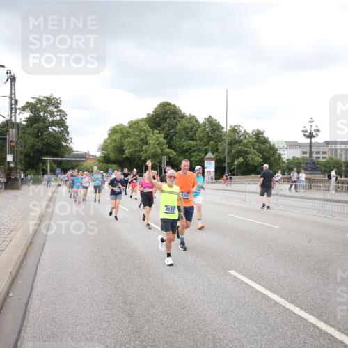 29.06.2025 - hella hamburg halbmarathon Jannik Wohlers http://msf.ph/oto/8340033 29.06.2025 10:55:32 Lombardsbrücke 1909, 2793, 3268, 4265, 4470, 4473, 4836, 4896, 5306, 5994, 6055, 6056, 6113, 6257, 6494, 6594, 7516, 7616, 7969, 8110, 8532, 8533, 8648, 9548, 9838, 9861, 9865, 10436, 10438, 10449, 10640, 11903, 11962, 11963, 12267, 13055, 13504, 13627, 14124, 14221, 14280, 14281, 14492, 15199, 15272, 15763, 15764, 16413, 16651, 16768, 16960, 17038, 17039, 17168, 18195, 18329, 18907 meine-sportfotos.de