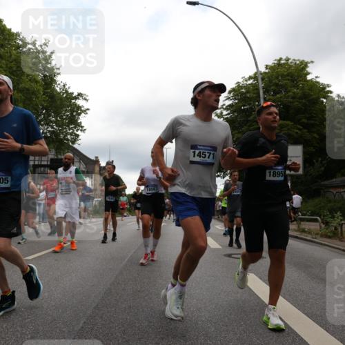 29.06.2025 - hella hamburg halbmarathon Yannick Fuchs http://msf.ph/oto/8340082 29.06.2025 10:52:07 20KM 1595, 1611, 1833, 2488, 2656, 2840, 2907, 3251, 3859, 4319, 4467, 4502, 4632, 4708, 4833, 5277, 5341, 5926, 6104, 6138, 6147, 6592, 6595, 7082, 7138, 7189, 7856, 8322, 8585, 9230, 9316, 9485, 10319, 10788, 11394, 11645, 12378, 12495, 12585, 12879, 13287, 13816, 13880, 14266, 14571, 15197, 15217, 15434, 15527, 16531, 17405, 17415, 17827, 18068, 18180, 18492, 18501, 18587, 18762, 18891 meine-sportfotos.de
