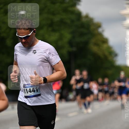 29.06.2025 - hella hamburg halbmarathon Dr. Thomas Lammeyer http://msf.ph/oto/8340094 29.06.2025 10:18:00 Kennedybrücke 1406, 1747, 2891, 3939, 4032, 4795, 4962, 5631, 5719, 6089, 7462, 7802, 8001, 8673, 9141, 9845, 9886, 10442, 10443, 11355 meine-sportfotos.de