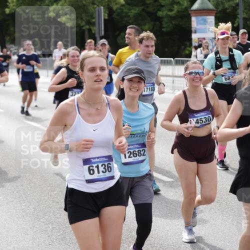 29.06.2025 - hella hamburg halbmarathon Jannik Wohlers http://msf.ph/oto/8340110 29.06.2025 10:41:44 Lombardsbrücke 1039, 1624, 1752, 2145, 2523, 2974, 3276, 3326, 3568, 4329, 4735, 4736, 4885, 5419, 5671, 6136, 6153, 6430, 6436, 6837, 6846, 6917, 7357, 8014, 8712, 8908, 9008, 9223, 9370, 10027, 10623, 10734, 11017, 11024, 11074, 11075, 11207, 11464, 11468, 11617, 11840, 11841, 12162, 12403, 12682, 12715, 12725, 12903, 12904, 13205, 13456, 13715, 14108, 14129, 14158, 14381, 14486, 14530, 15155, 15311, 16743, 17423, 18137 meine-sportfotos.de
