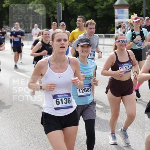 29.06.2025 - hella hamburg halbmarathon Jannik Wohlers http://msf.ph/oto/8340126 29.06.2025 10:41:44 Lombardsbrücke 1039, 1624, 1752, 2145, 2523, 2974, 3276, 3326, 3568, 4329, 4735, 4736, 4885, 5419, 5671, 6136, 6153, 6430, 6436, 6837, 6846, 6917, 7357, 8014, 8712, 8908, 9008, 9223, 9370, 10027, 10623, 10734, 11017, 11024, 11074, 11075, 11207, 11464, 11468, 11617, 11840, 11841, 12162, 12403, 12682, 12715, 12725, 12903, 12904, 13205, 13456, 13715, 14108, 14129, 14158, 14381, 14486, 14530, 15155, 15311, 16743, 17423, 18137 meine-sportfotos.de