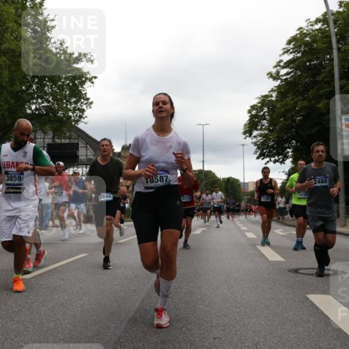 29.06.2025 - hella hamburg halbmarathon Yannick Fuchs http://msf.ph/oto/8340131 29.06.2025 10:52:07 20KM 1595, 1611, 1833, 2488, 2656, 2840, 2907, 3251, 3859, 4319, 4467, 4502, 4632, 4708, 4833, 5277, 5341, 5926, 6104, 6138, 6147, 6592, 6595, 7082, 7138, 7189, 7856, 8322, 8585, 9230, 9316, 9485, 10319, 10788, 11394, 11645, 12378, 12495, 12585, 12879, 13287, 13816, 13880, 14266, 14571, 15197, 15217, 15434, 15527, 16531, 17405, 17415, 17827, 18068, 18180, 18492, 18501, 18587, 18762, 18891 meine-sportfotos.de