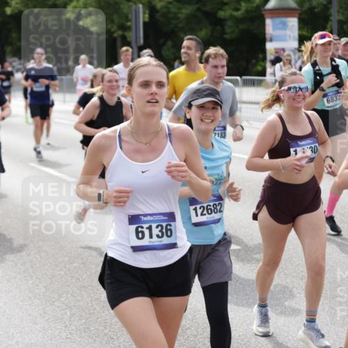 29.06.2025 - hella hamburg halbmarathon Jannik Wohlers http://msf.ph/oto/8340137 29.06.2025 10:41:44 Lombardsbrücke 1039, 1624, 1752, 2145, 2523, 2974, 3276, 3326, 3568, 4329, 4735, 4736, 4885, 5419, 5671, 6136, 6153, 6430, 6436, 6837, 6846, 6917, 7357, 8014, 8712, 8908, 9008, 9223, 9370, 10027, 10623, 10734, 11017, 11024, 11074, 11075, 11207, 11464, 11468, 11617, 11840, 11841, 12162, 12403, 12682, 12715, 12725, 12903, 12904, 13205, 13456, 13715, 14108, 14129, 14158, 14381, 14486, 14530, 15155, 15311, 16743, 17423, 18137 meine-sportfotos.de