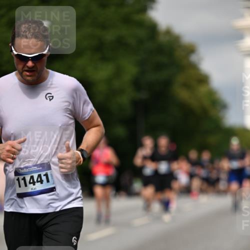 29.06.2025 - hella hamburg halbmarathon Dr. Thomas Lammeyer http://msf.ph/oto/8340191 29.06.2025 10:18:00 Kennedybrücke 1406, 1747, 2891, 3939, 4032, 4795, 4962, 5631, 5719, 6089, 7462, 7802, 8001, 8673, 9141, 9845, 9886, 10442, 10443, 11355 meine-sportfotos.de