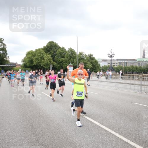 29.06.2025 - hella hamburg halbmarathon Jannik Wohlers http://msf.ph/oto/8340201 29.06.2025 10:55:33 Lombardsbrücke 1909, 2793, 3268, 4265, 4470, 4473, 4836, 4896, 5306, 5994, 6055, 6056, 6113, 6257, 6494, 6594, 7516, 7616, 7969, 8110, 8532, 8533, 9548, 9838, 9861, 9865, 10436, 10438, 10449, 10640, 11903, 11962, 11963, 12267, 13055, 13504, 13627, 14124, 14142, 14221, 14280, 14281, 14492, 15199, 15272, 15763, 15764, 16413, 16651, 16960, 17038, 17039, 17168, 18195, 18329 meine-sportfotos.de
