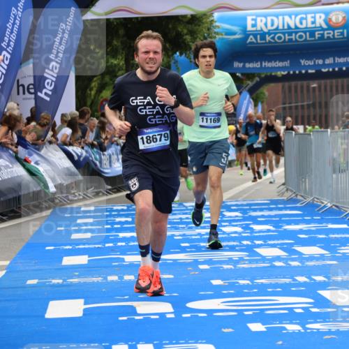 29.06.2025 - hella hamburg halbmarathon Strokosch-Dieckow http://msf.ph/oto/8340217 29.06.2025 10:32:58 Ziel 4463, 4749, 6358, 10453, 11169, 12290, 17802, 18679, 19059 meine-sportfotos.de