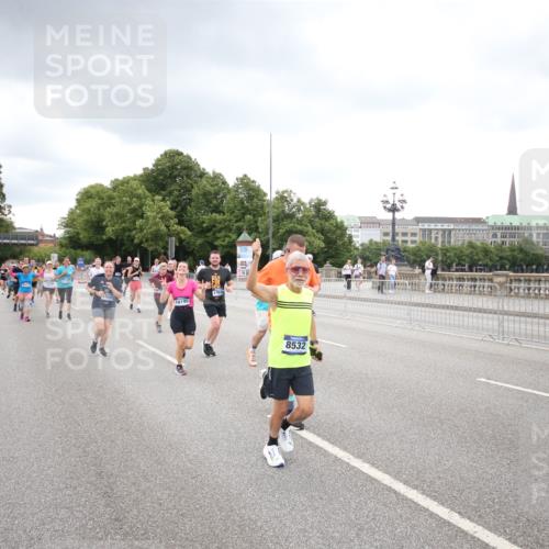 29.06.2025 - hella hamburg halbmarathon Jannik Wohlers http://msf.ph/oto/8340222 29.06.2025 10:55:33 Lombardsbrücke 1909, 2793, 3268, 4265, 4470, 4473, 4836, 4896, 5306, 5994, 6055, 6056, 6113, 6257, 6494, 6594, 7516, 7616, 7969, 8110, 8532, 8533, 9548, 9838, 9861, 9865, 10436, 10438, 10449, 10640, 11903, 11962, 11963, 12267, 13055, 13504, 13627, 14124, 14142, 14221, 14280, 14281, 14492, 15199, 15272, 15763, 15764, 16413, 16651, 16960, 17038, 17039, 17168, 18195, 18329 meine-sportfotos.de