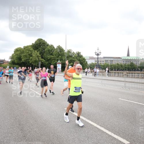 29.06.2025 - hella hamburg halbmarathon Jannik Wohlers http://msf.ph/oto/8340240 29.06.2025 10:55:33 Lombardsbrücke 1909, 2793, 3268, 4265, 4470, 4473, 4836, 4896, 5306, 5994, 6055, 6056, 6113, 6257, 6494, 6594, 7516, 7616, 7969, 8110, 8532, 8533, 9548, 9838, 9861, 9865, 10436, 10438, 10449, 10640, 11903, 11962, 11963, 12267, 13055, 13504, 13627, 14124, 14142, 14221, 14280, 14281, 14492, 15199, 15272, 15763, 15764, 16413, 16651, 16960, 17038, 17039, 17168, 18195, 18329 meine-sportfotos.de