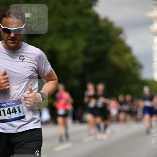 29.06.2025 - hella hamburg halbmarathon Dr. Thomas Lammeyer http://msf.ph/oto/8340244 29.06.2025 10:18:00 Kennedybrücke 1406, 1747, 2891, 3939, 4032, 4795, 4962, 5631, 5719, 6089, 7462, 7802, 8001, 8673, 9141, 9845, 9886, 10442, 10443, 11355 meine-sportfotos.de