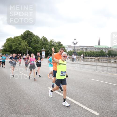 29.06.2025 - hella hamburg halbmarathon Jannik Wohlers http://msf.ph/oto/8340254 29.06.2025 10:55:33 Lombardsbrücke 1909, 2793, 3268, 4265, 4470, 4473, 4836, 4896, 5306, 5994, 6055, 6056, 6113, 6257, 6494, 6594, 7516, 7616, 7969, 8110, 8532, 8533, 9548, 9838, 9861, 9865, 10436, 10438, 10449, 10640, 11903, 11962, 11963, 12267, 13055, 13504, 13627, 14124, 14142, 14221, 14280, 14281, 14492, 15199, 15272, 15763, 15764, 16413, 16651, 16960, 17038, 17039, 17168, 18195, 18329 meine-sportfotos.de