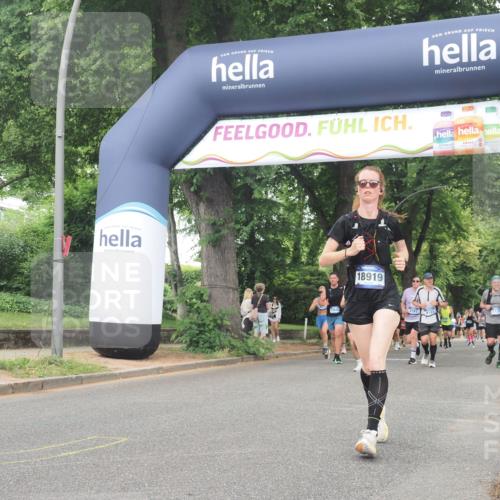 29.06.2025 - hella hamburg halbmarathon KatJ http://msf.ph/oto/8340295 29.06.2025 10:48:22 Zwischen KM18-KM19 1128, 2911, 5613, 5870, 7306, 8177 meine-sportfotos.de