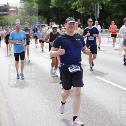 29.06.2025 - hella hamburg halbmarathon Jannik Wohlers http://msf.ph/oto/8340296 29.06.2025 10:41:45 Lombardsbrücke 1039, 1624, 1752, 2145, 2523, 2974, 3276, 3326, 3568, 4329, 4353, 4735, 4736, 4885, 5419, 5671, 6136, 6153, 6837, 6917, 7357, 8014, 8459, 8712, 8908, 9008, 9223, 9370, 10027, 10623, 10734, 10842, 11017, 11024, 11074, 11075, 11207, 11464, 11468, 11617, 11840, 11841, 12162, 12403, 12682, 12715, 12725, 12903, 12904, 13205, 13456, 13715, 13952, 13953, 14108, 14129, 14158, 14381, 14486, 14530, 14585, 15155, 15311, 16743, 17423, 18137 meine-sportfotos.de