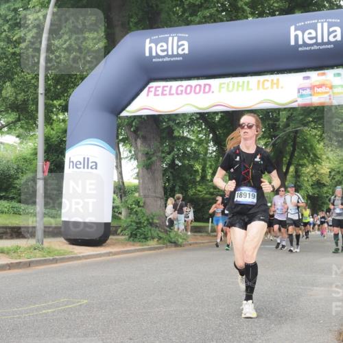29.06.2025 - hella hamburg halbmarathon KatJ http://msf.ph/oto/8340321 29.06.2025 10:48:22 Zwischen KM18-KM19 1128, 2911, 5613, 5870, 7306, 8177 meine-sportfotos.de