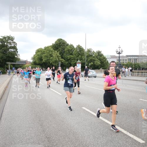 29.06.2025 - hella hamburg halbmarathon Jannik Wohlers http://msf.ph/oto/8340342 29.06.2025 10:55:35 Lombardsbrücke 1909, 2793, 3268, 4265, 4354, 4470, 4473, 4836, 4896, 5306, 5994, 6055, 6056, 6113, 6494, 6594, 7516, 7616, 7969, 8005, 8110, 8305, 8532, 8533, 9838, 9861, 9865, 10449, 10640, 11903, 11962, 11963, 12267, 13055, 13627, 14124, 14142, 14221, 14280, 14281, 14492, 15173, 15199, 15272, 15763, 15764, 16413, 16960, 17038, 17039, 17168, 18195, 18329 meine-sportfotos.de