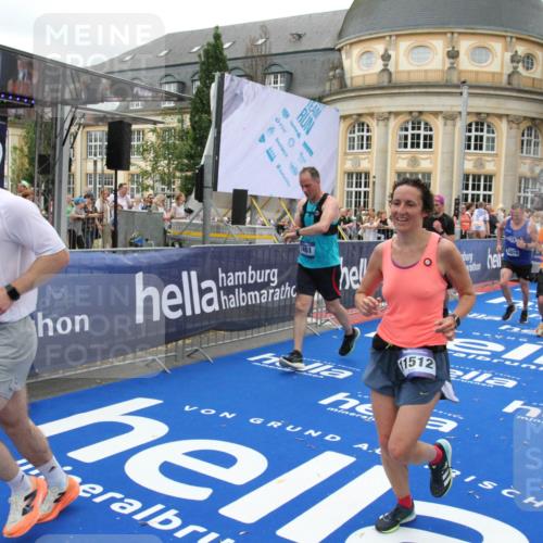 29.06.2025 - hella hamburg halbmarathon Michael Strokosch http://msf.ph/oto/8340347 29.06.2025 10:51:21 Ziel 1461, 1817, 2364, 2636, 2718, 4404, 4814, 5600, 6657, 6776, 8316, 8930, 8989, 9476, 10480, 10667, 11124, 11512, 11625, 12016, 13047, 14865, 14994, 18019, 18489 meine-sportfotos.de